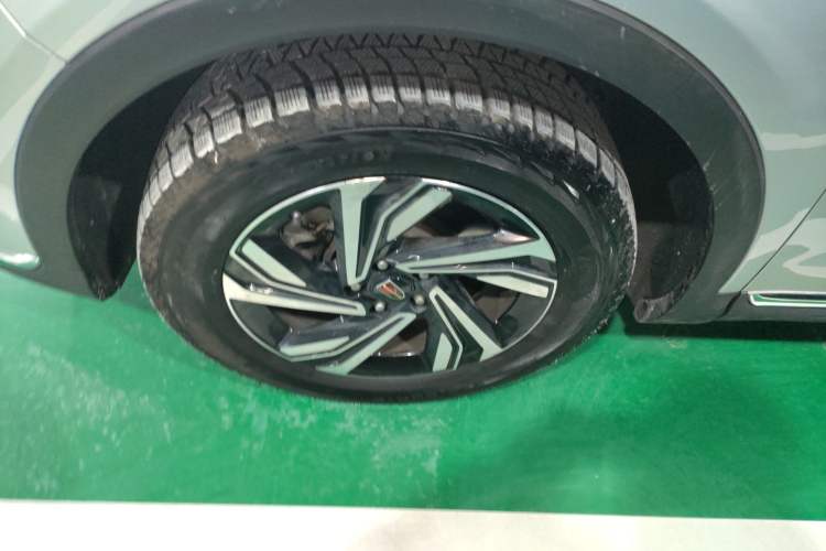 Used Hongqi HS5 2022 2.0T Smart Connect Flagship Enjoyment Purchase Edition Left Front Wheel Hub