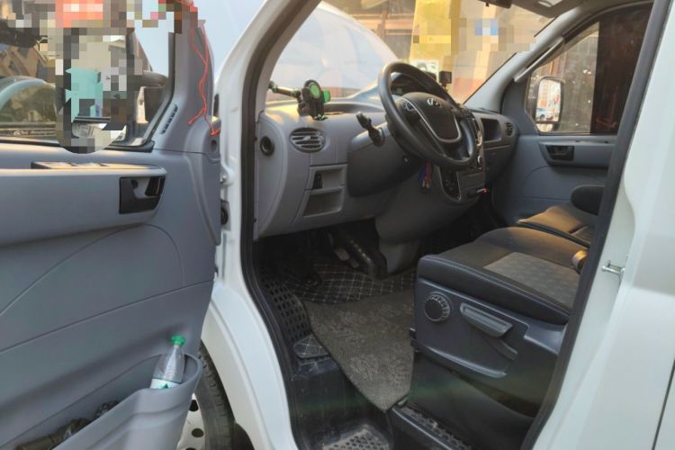 Used SAIC MAXUS Xintu V80 2021 2.0T PLUS AMT Aoyuntong Short-Wheelbase Mid-Roof 5/6-Seater
