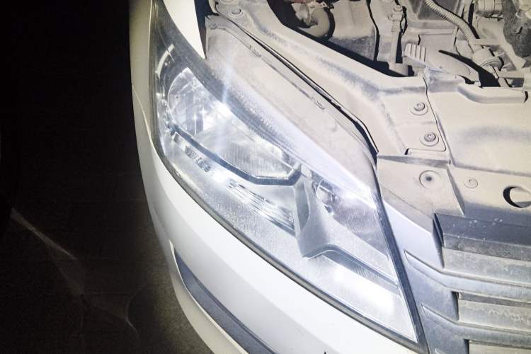 Used Volkswagen Santana 2013 1.6L Manual Comfort Edition Right Front Headlight