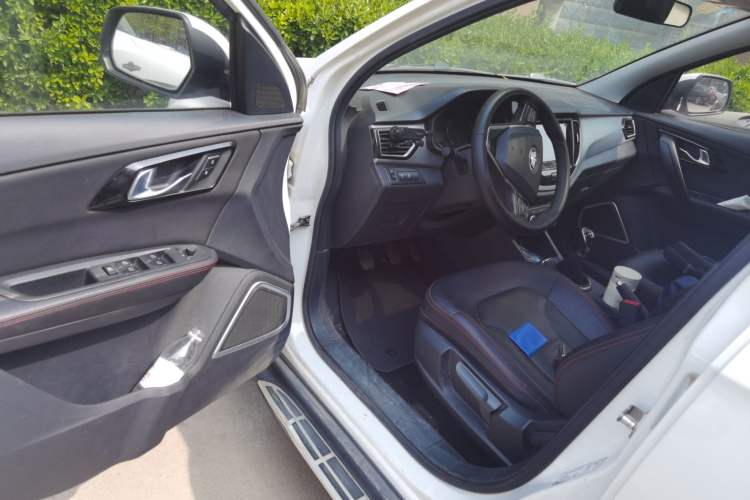 Used FAW Senya R7 2017 1.6L Manual Luxury Model Driver Seat