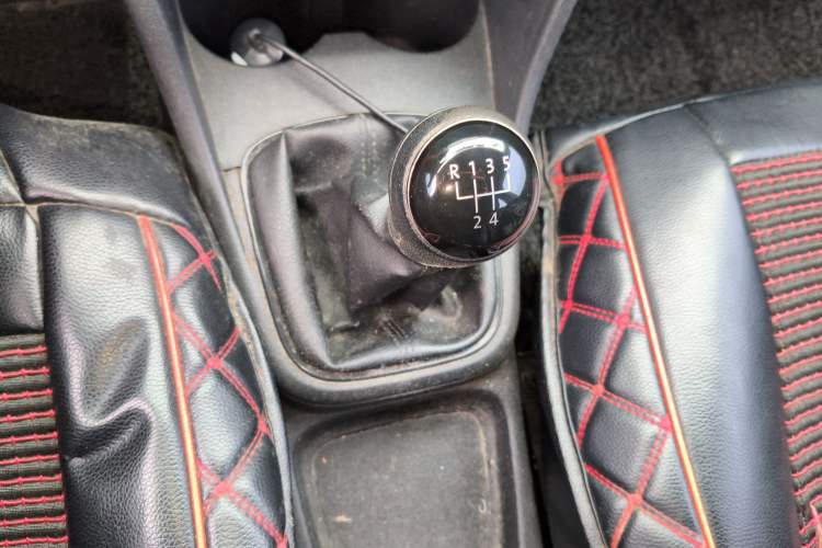 Used Volkswagen Polo 2014 1.4L Manual Fashion Edition
