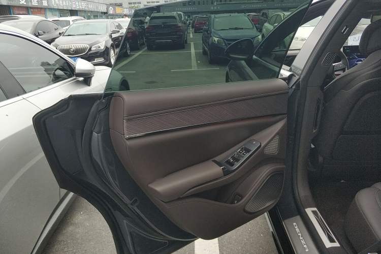 Used Denza Z9 2024 1100 km Four-Wheel Drive Max Version