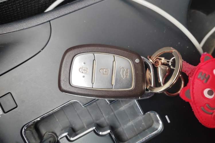 Used Hyundai ix35 2013 2.0L Automatic Two-Wheel Drive Smart GLS China IV Standard