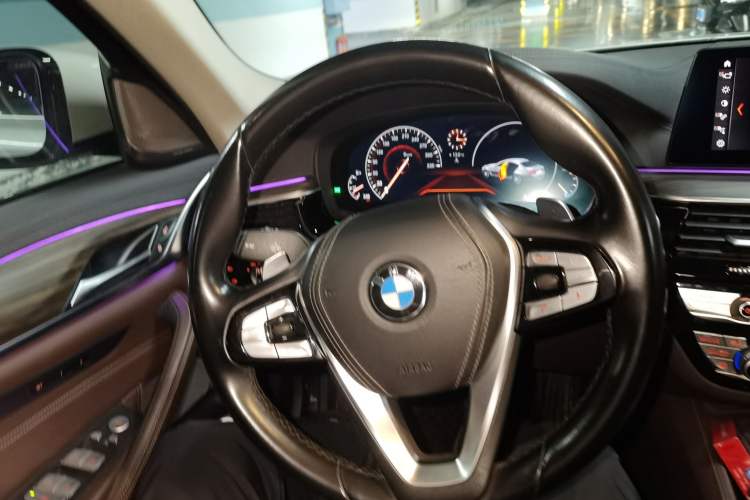 Used BMW 5 Series 2019 530Li xDrive Luxury Package Steering Wheel