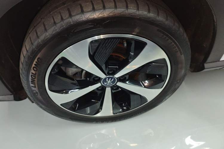 Used BYD Song PLUS New Energy 2021 EV Flagship Model Exterior 3