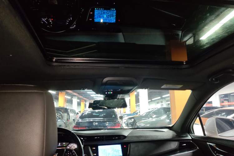 Used Cadillac XT5 2022 2.0T Two-Wheel Drive Luxury Version Headliner