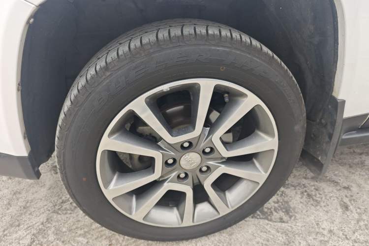 Used Jeep Compass 2015 2.0L Two-Wheel Drive Luxury Edition
