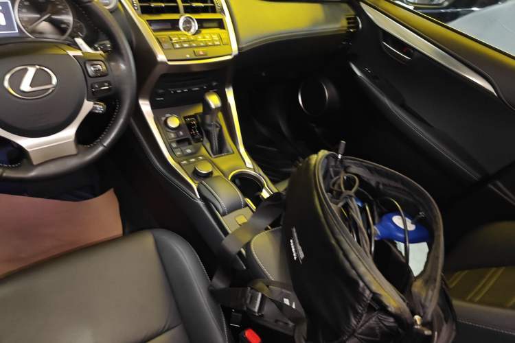 Used Lexus NX 2015 200T All-Wheel-Drive Fēngshàng Edition Gear Lever