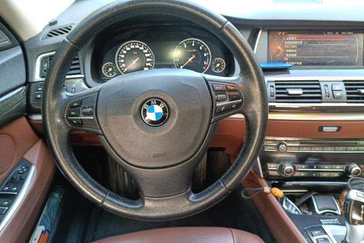 Used BMW 5 Series GT 2015 528i Leading Model
