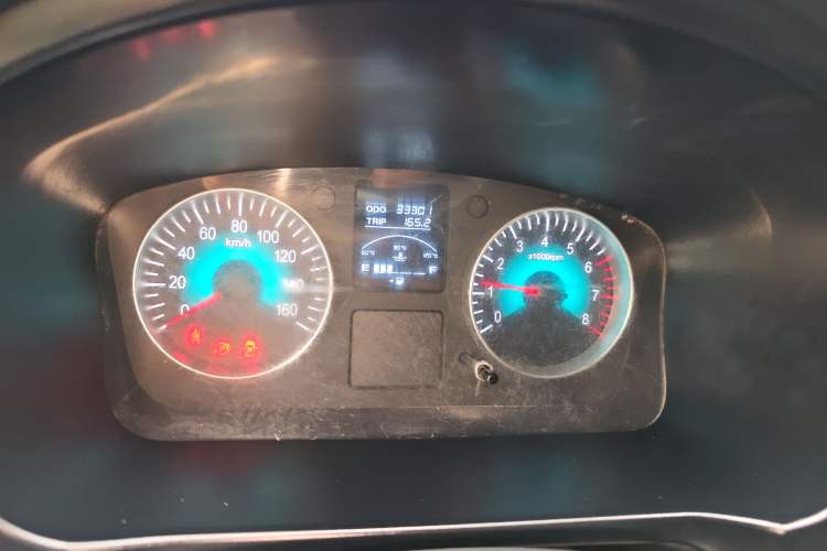 Used Jinbei Gold Hiace 2023 1.5L Passenger Van Travel Lion 5/6/7-Seater with Central Air Conditioning
