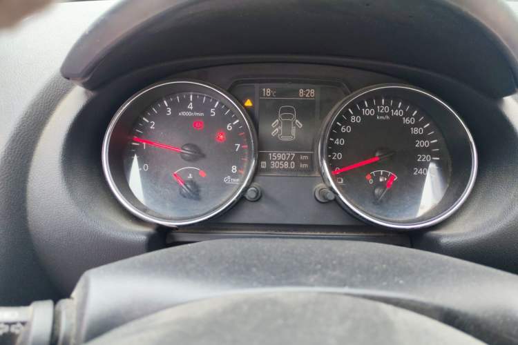 Used Nissan Qashqai 2011 1.6XE Wind 5MT 2WD Odometer Close Up