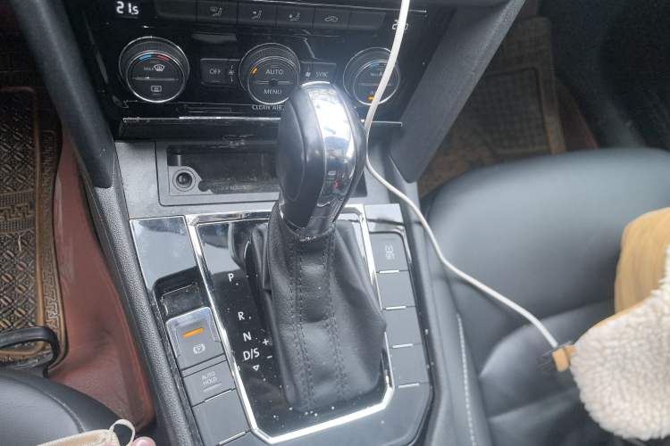 Used Volkswagen Lamando 2015 280TSI DSG Comfort Edition Gear Lever