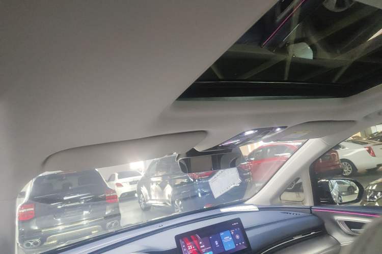 Used Roewe iMAX8 2021 400TGI Supreme Series Prestige Edition Headliner