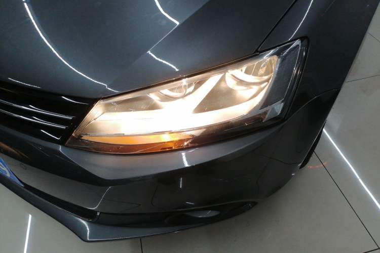 Used Volkswagen Sagitar 2014 1.4TSI Automatic Luxury Model Left Front Headlight