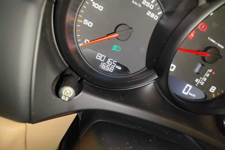 Used Porsche Macan 2017 Macan 2.0T Odometer Close Up