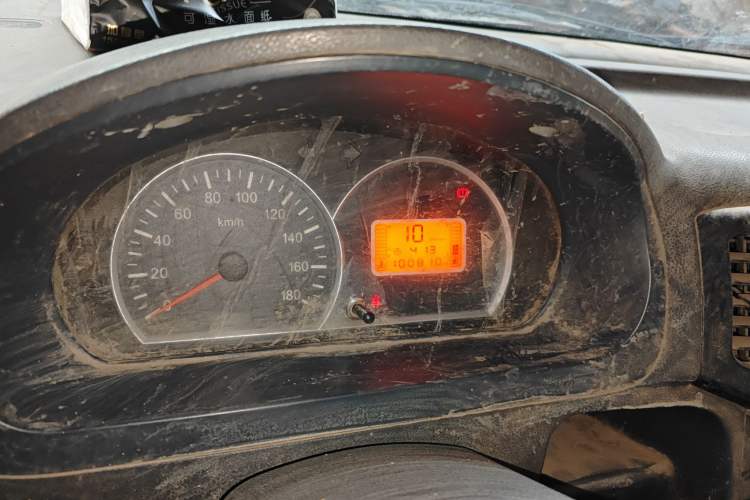 Used BAIC Weiwang 306 2011 1.3L base model 7 seats Odometer Close Up