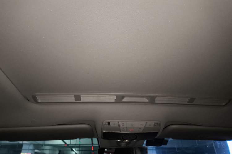 Used Mercedes-Benz E-Class 2016 E 300 L Sporty and Stylish Model
