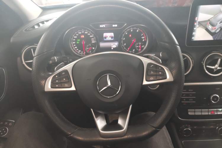 Used Mercedes-Benz GLA 2019 GLA 200 Fashion Model Steering Wheel