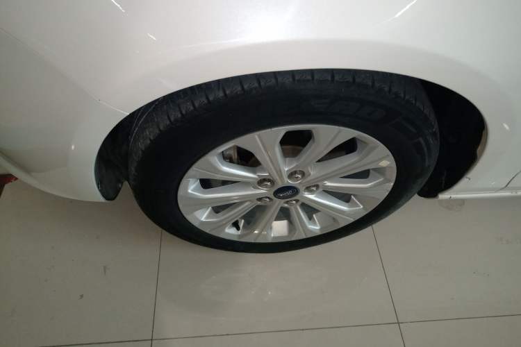 Used Ford Escort 2015 1.5L Automatic Fashion Model
