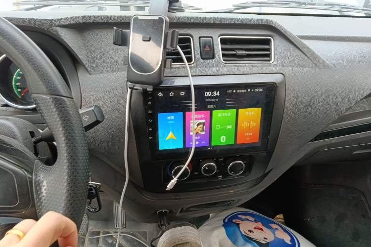 Used Dongfeng Yufeng EM26 2023 High-End Model 41.86 kWh CATL Audio And AC Panel