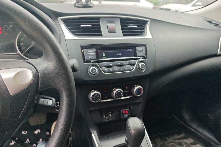 Used Nissan Sylphy 2022 Classic 1.6XE CVT Comfort Edition Audio And AC Panel