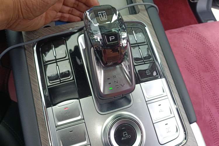 Used Tank 500 New Energy 2024 Hi4-T Black Warrior Edition Gear Lever