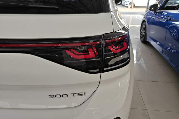 Used Volkswagen T-ROC 2025 Facelifted 300TSI DSG Two-Wheel-Drive Chen Guang Edition Exterior 3