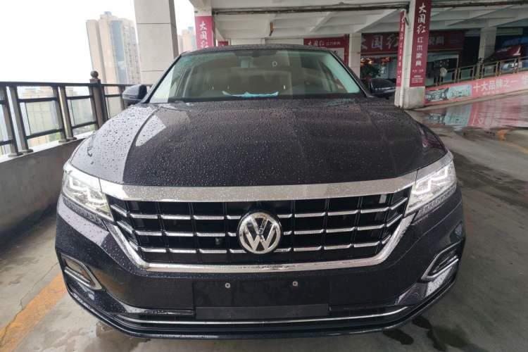 Used Volkswagen Passat 2020 330TSI Luxury Edition China VI Front