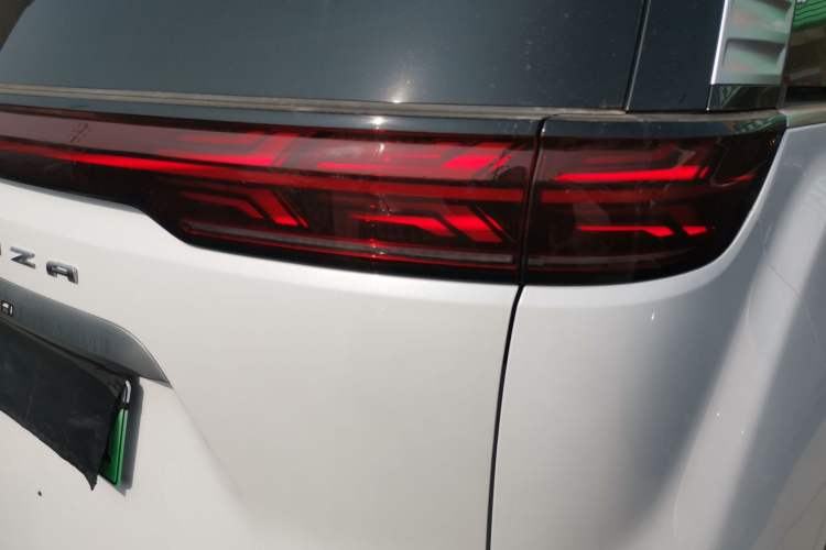 Used Denza D9 2022 DM-i 1040 Prestige Model
