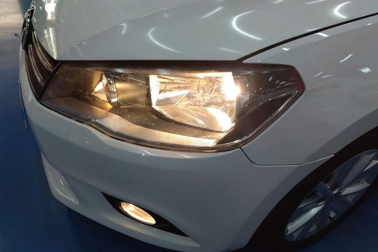 Used Volkswagen Jetta 2015 1.6L Automatic Comfort Model Left Front Headlight