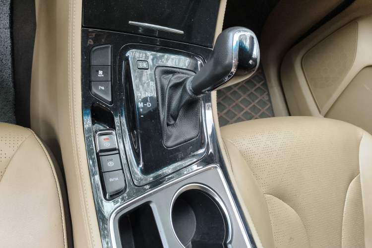 Used Baojun 730 2017 1.8L iAMT Luxury Version 7-Seater
