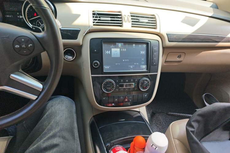 Used Mercedes-Benz R-Class 2014 R 320 4MATIC Luxury Model Audio And AC Panel