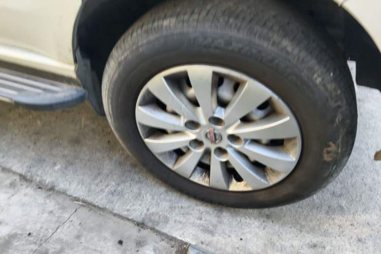 Used Jinbei Gold Hiace 2023 1.5L Passenger Vehicle Engineering Lion 5/6/7 Seater
