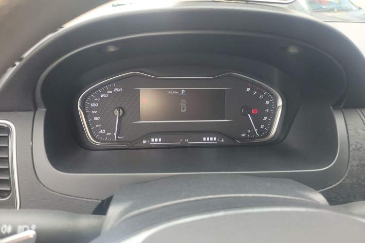 Used SAIC MAXUS G20 2023 Facelifted ES 2.0T Gasoline Automatic Value Edition
