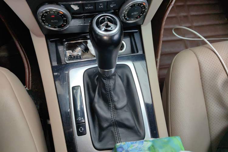 Used Mercedes-Benz GLK-Class 2011 GLK 300 4MATIC Fashion Model Gear Lever