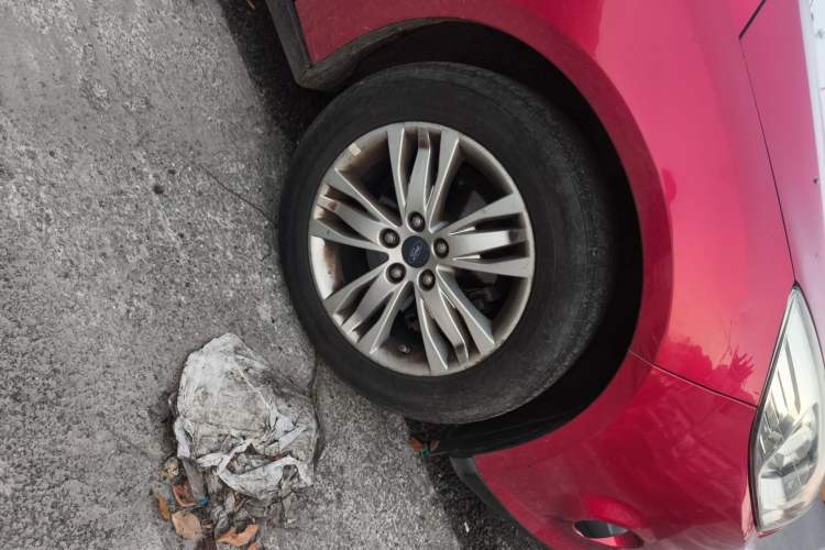 Used Ford Focus 2012 Sedan 1.6L Manual Comfort Model Right Front Wheel Hub