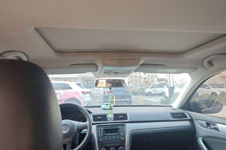 Used Volkswagen Passat 2015 1.8TSI DSG Luxury Edition
