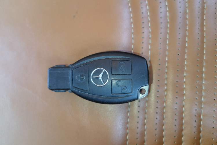 Used Mercedes-Benz Vito 2018 2.0T Business Version China VI Emission Standard Vehicle Key
