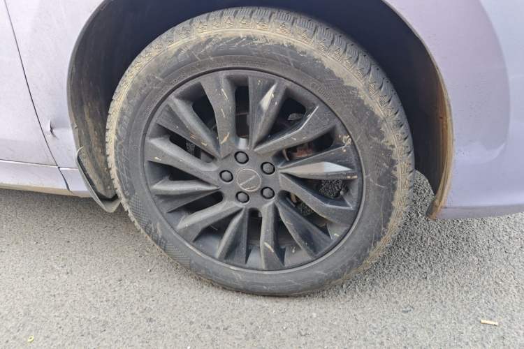 Used FORTHING T5 EVO 2021 1.5TD DCT Diamond Edition Right Front Wheel Hub