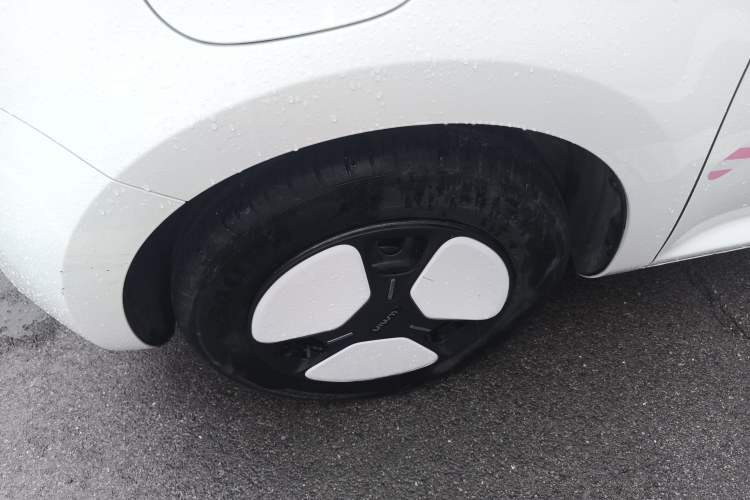 Used CHANGAN NEVO Lumin 2022 155 km – Refreshingly Sweet Edition Left Front Wheel Hub