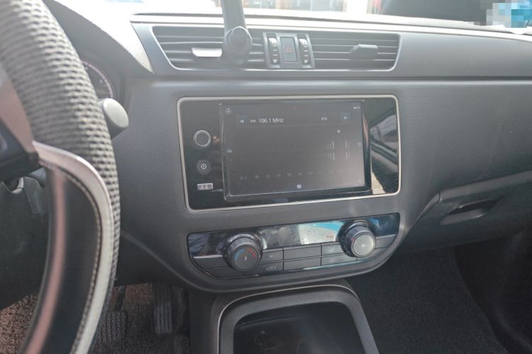 Used Qoros 5 2018 Revised Version 1.6T Automatic Leading Edition Audio And AC Panel