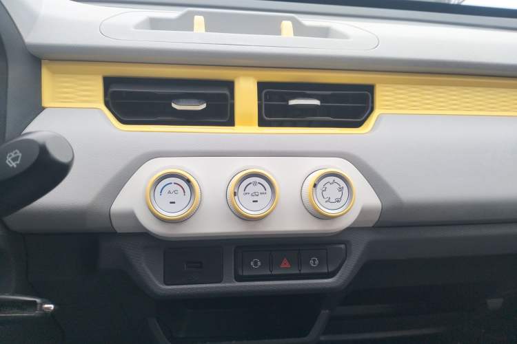 Used Chery QQ Ice Cream 2022 120km Conical Shape Lithium Iron Phosphate
