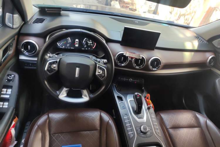 Used Wey VV6 2018 2.0T Two-Wheel Drive Flagship Version China V Standard Center Console