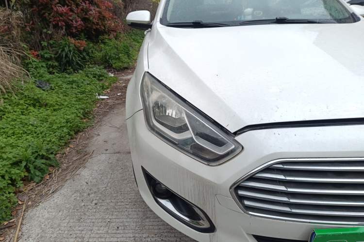 Used Ford Escort 2015 1.5L Automatic Fashion Model Right Front Headlight