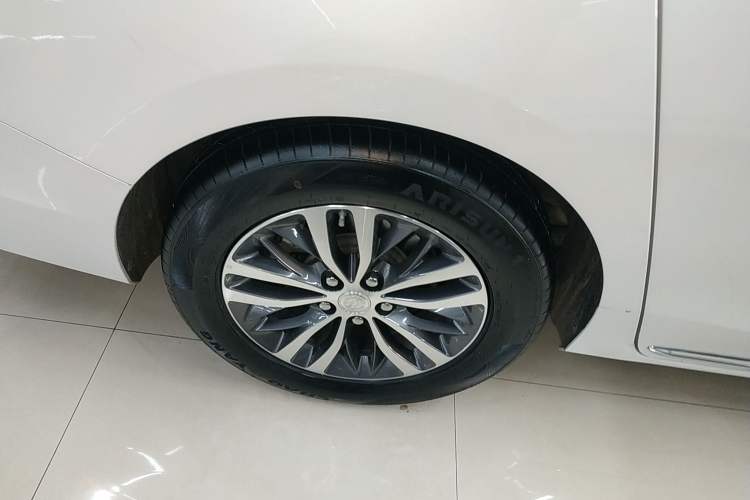 Used Buick GL8 2023 ES Lu Zun Deluxe and Yue Edition
