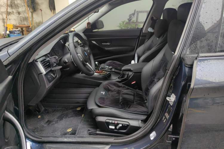 Used BMW 3 Series GT 2017 320i Sport Edition Left Front Seat