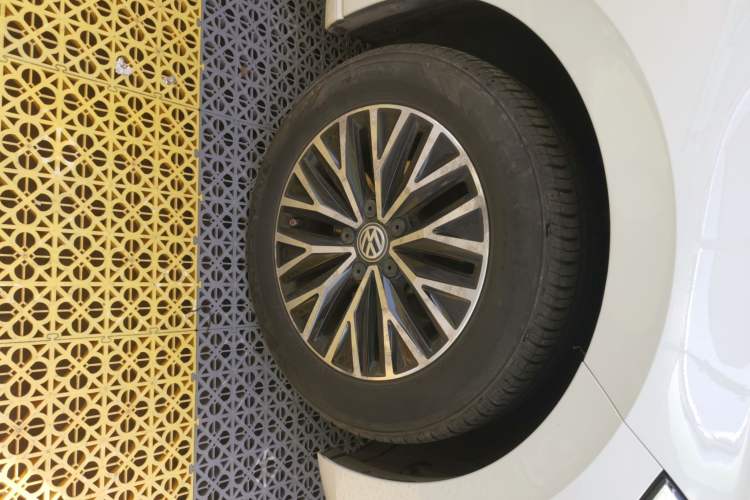 Used Volkswagen Sagitar 2019 280TSI DSG Comfort Version China VI Standard Right Front Wheel Hub