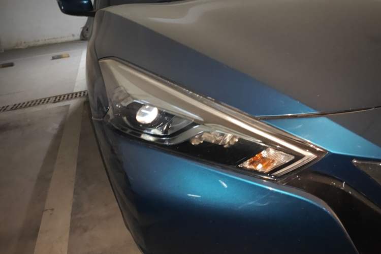 Used Nissan Lannia 2016 1.6L CVT Cool Edition Right Front Headlight