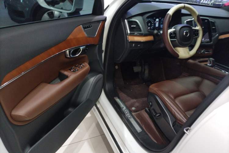 Used Volvo XC90 2022 B5 Smart Drive Luxury Edition 5 Seats Driver Seat