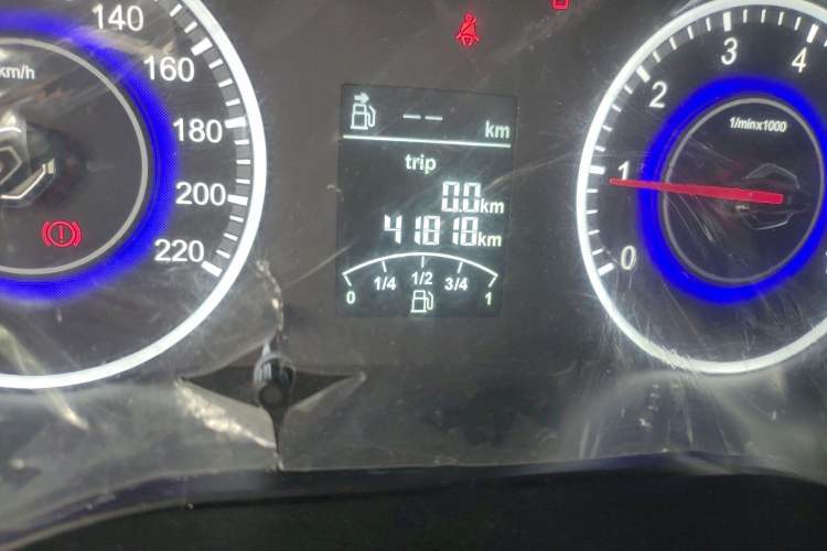 Used Brilliance V3 2015 1.5T Manual Urban Model Odometer Close Up